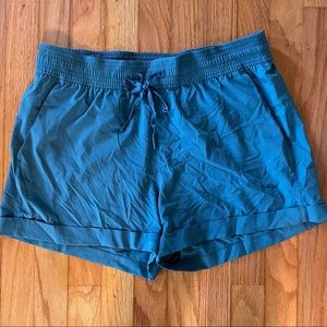 Lululemon Spring Break Away Shorts - Size 10 - Teal